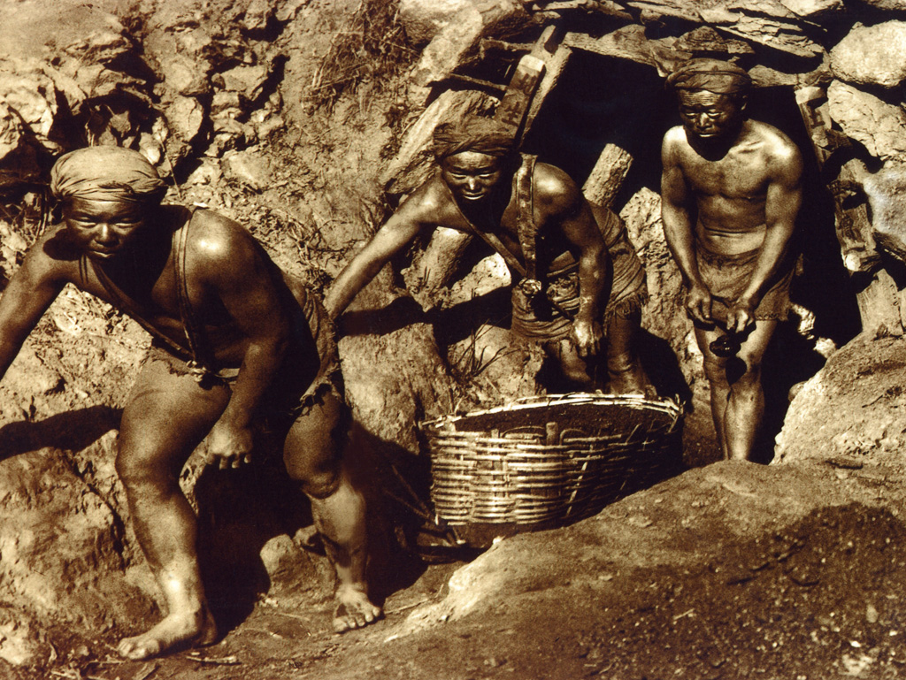 Hard work for chinese miners. Silver Print 1900 ca