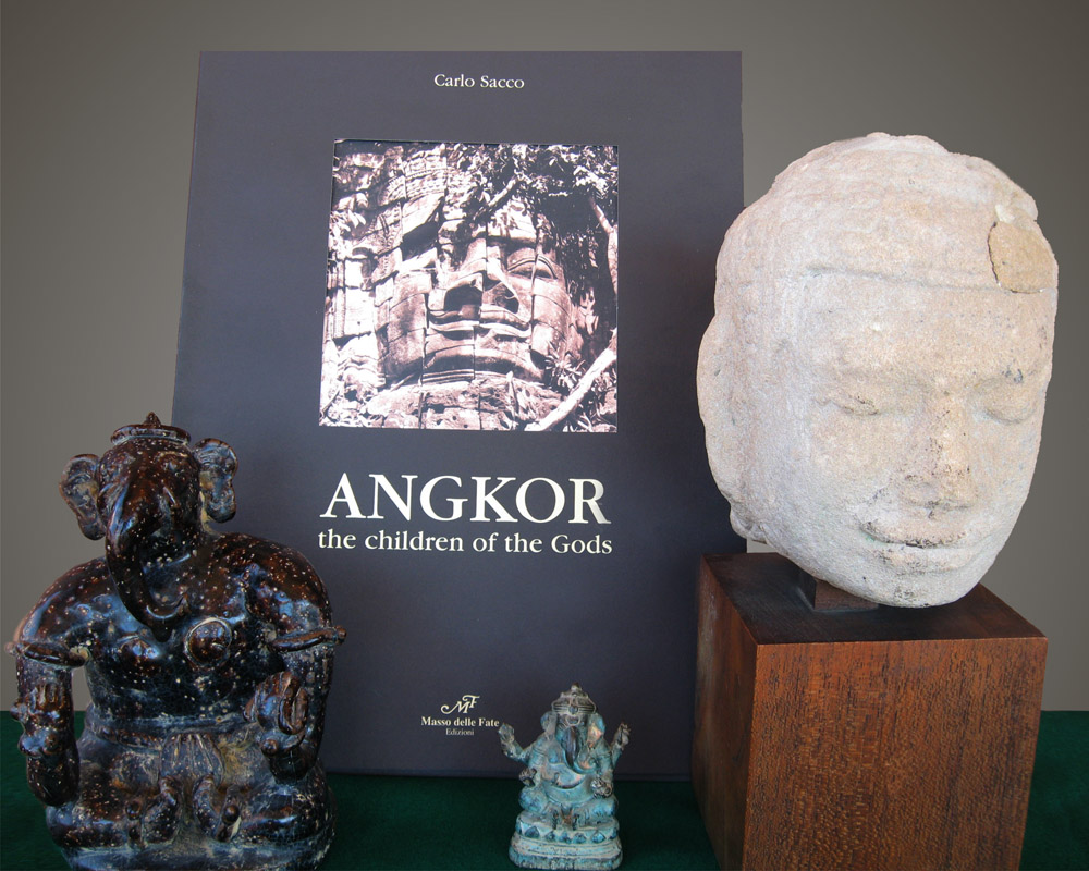 Size of the book is inches 12,6x17,6 - © Carlo Sacco