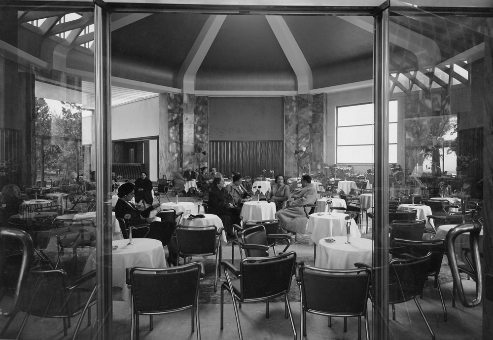 Chianciano, il bar del salone delle terme - © Carlo Sacco