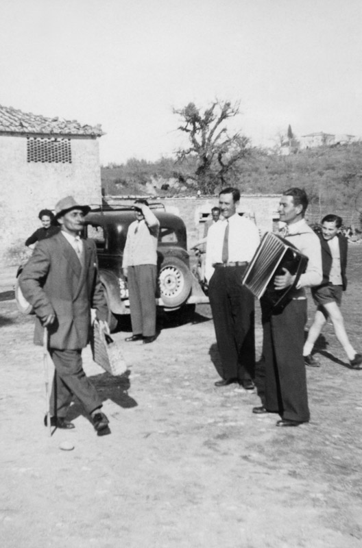 La sceneggiata con musica. Lago di Chiusi, primi anni '60 - © Carlo Sacco
