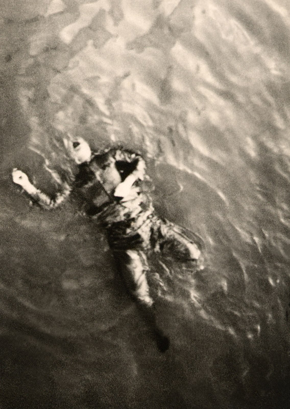 Death body floating on Hoangpo river, Shanghai. Photographer unknown 1930 - © Carlo Sacco