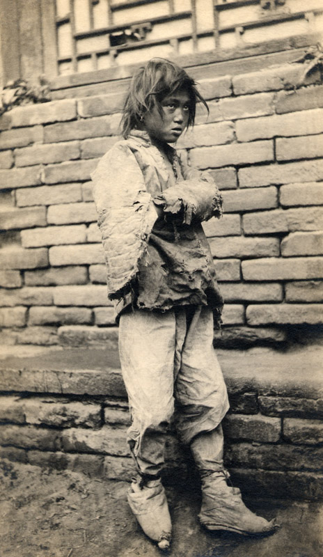 Famine. Photographer unknown, Silverprint 1920-1921 - © Carlo Sacco