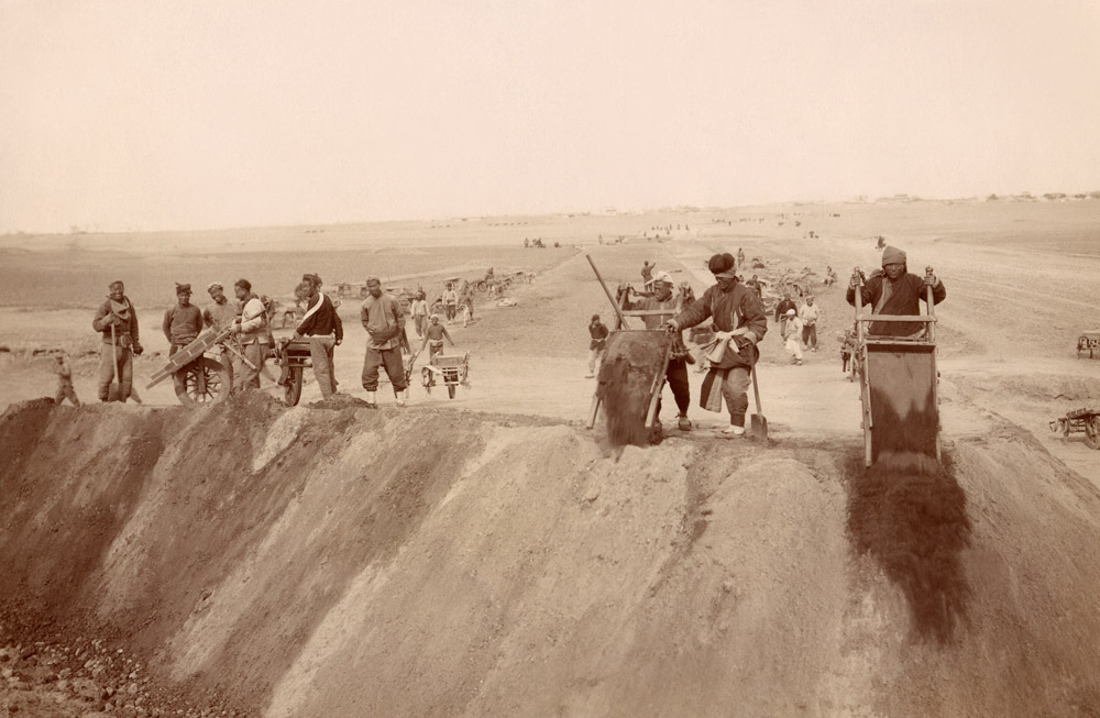 Workers. Albumen 1900 ca - © Carlo Sacco