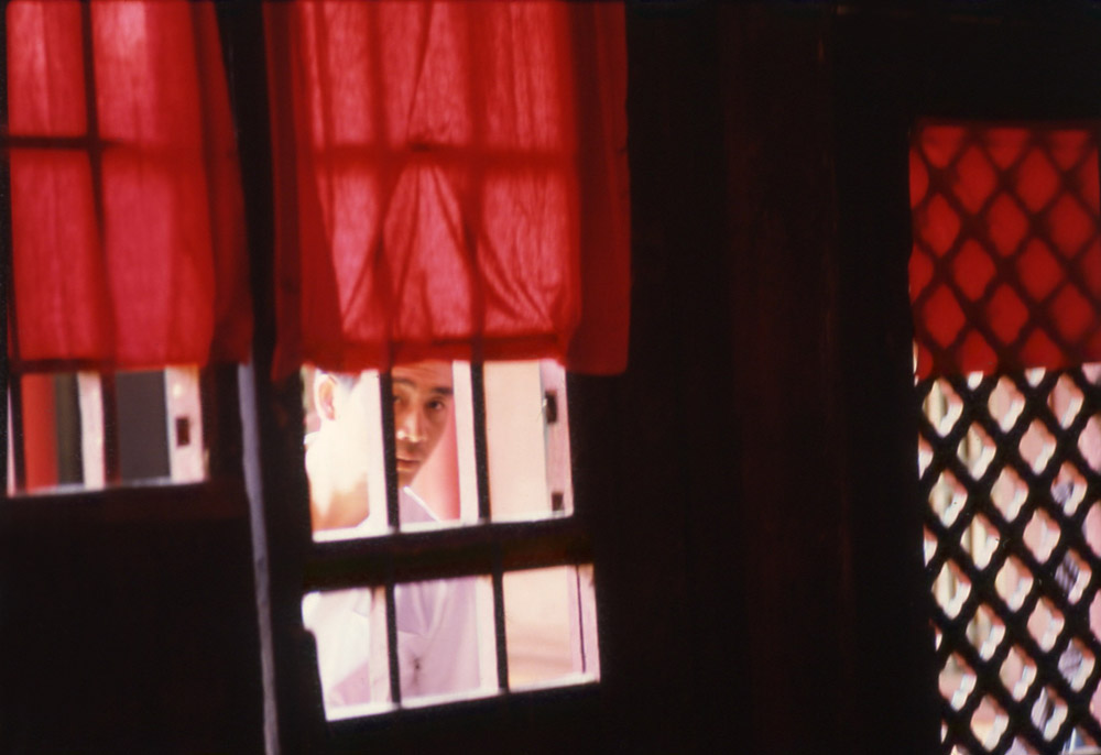 Surprised curiousity. Kumming, China 1983 - © Carlo Sacco