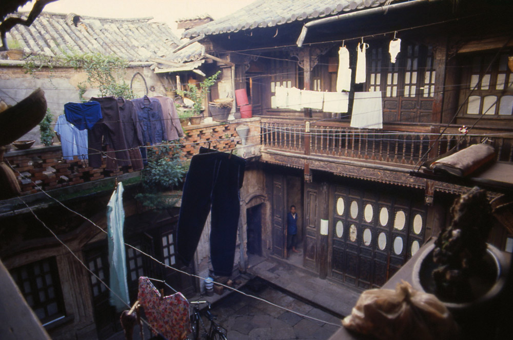 Old popular house. Chengdu, China 1983 - © Carlo Sacco