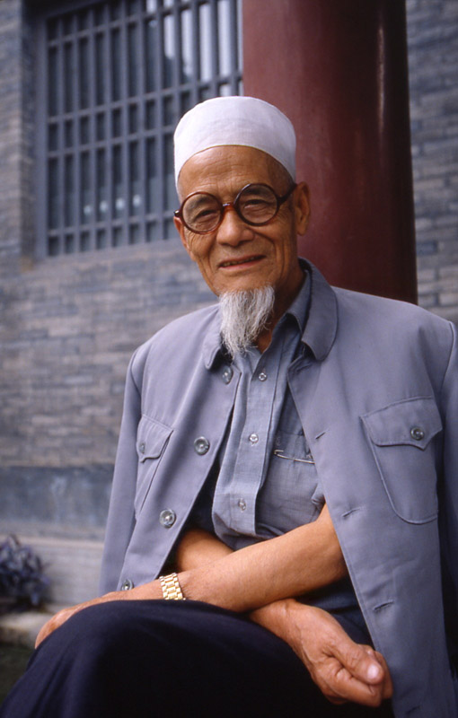 Portrait inside Xian mosque. Xian, China 2005 - © Carlo Sacco