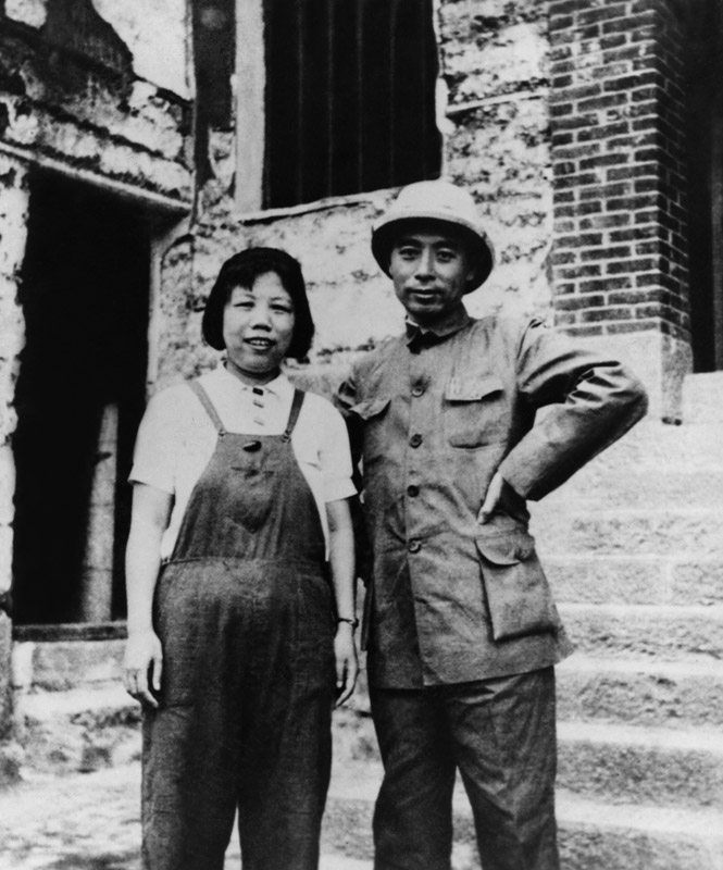 Zhou En Lai with his wife Deng Yinghao