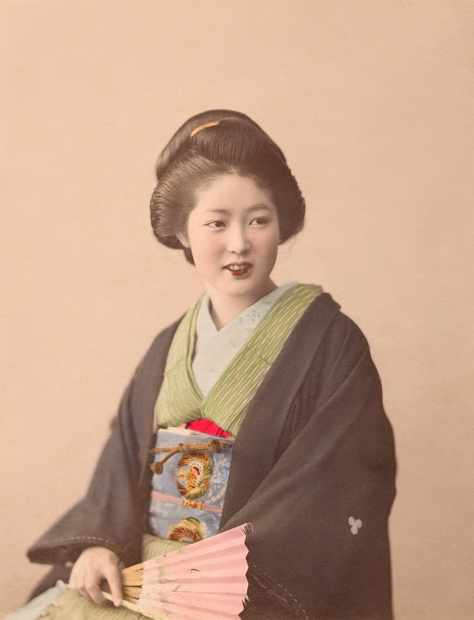 Gheisha. Photographer unknown. Handcoloured Albumen 1880 ca