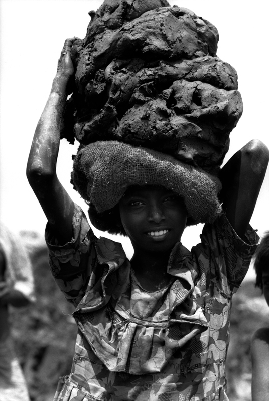 Child labour. Calcutta, India 1998 - © Carlo Sacco