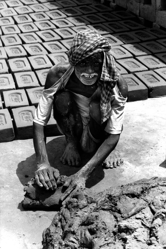 A brick factory near Calcutta. India 1998 - © Carlo Sacco