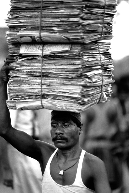 Worker. Posta, Calcutta, India 1998 - © Carlo Sacco