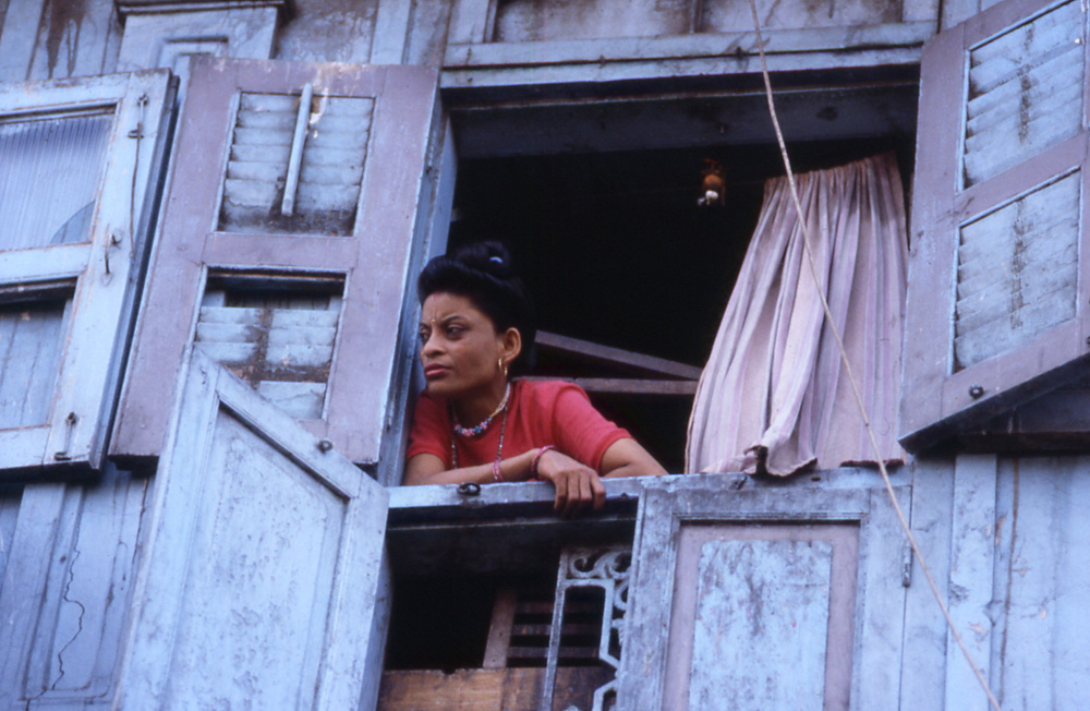 Looking for clients. Falkland Road, Mumbai, India 1974 - © Carlo Sacco
