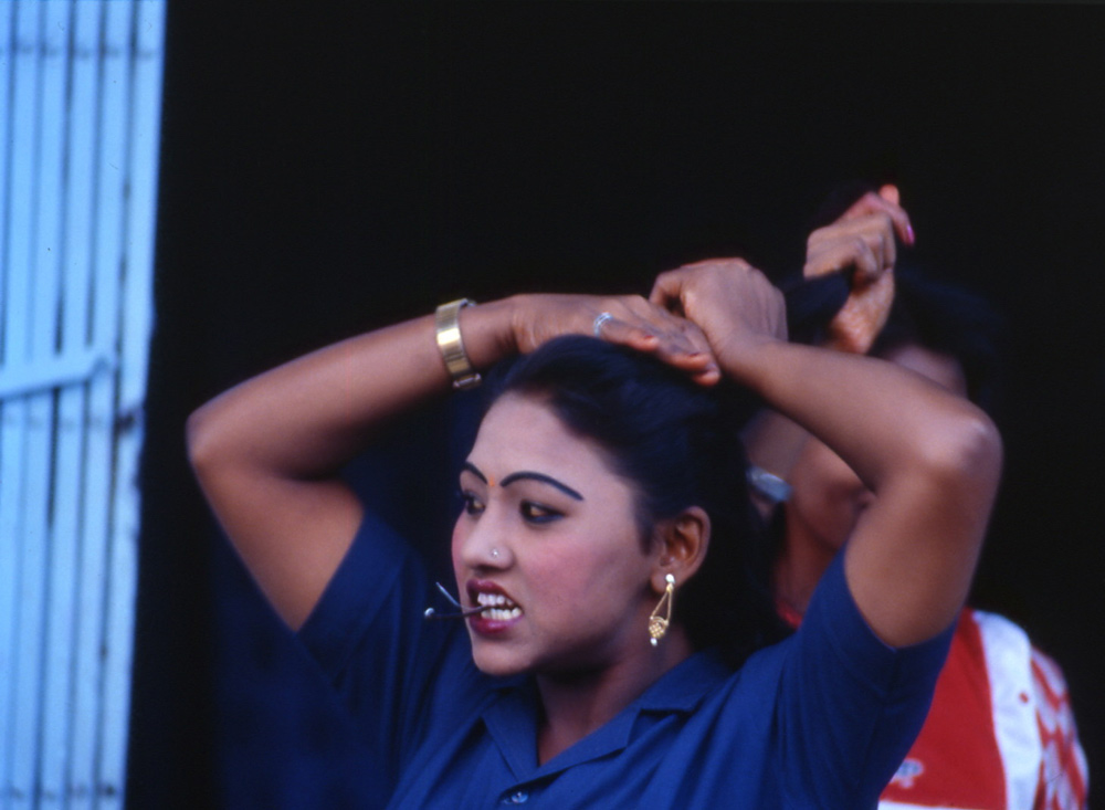 Hairdresser. Falkland Road, Mumbai, India 1989 - © Carlo Sacco