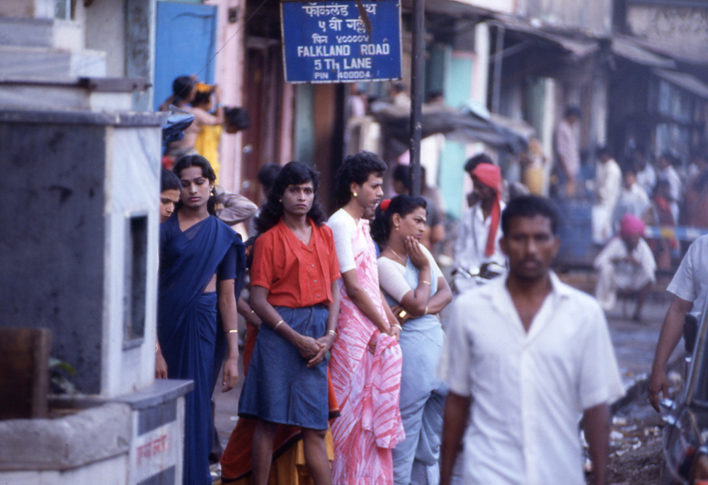 Transvestites. Falkland Road, Mumbai, India 1985 - © Carlo Sacco