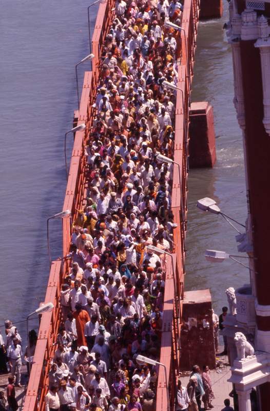 Ganga crossing -  Kumbh Mela, Hardwar, India 1998 - © Carlo Sacco