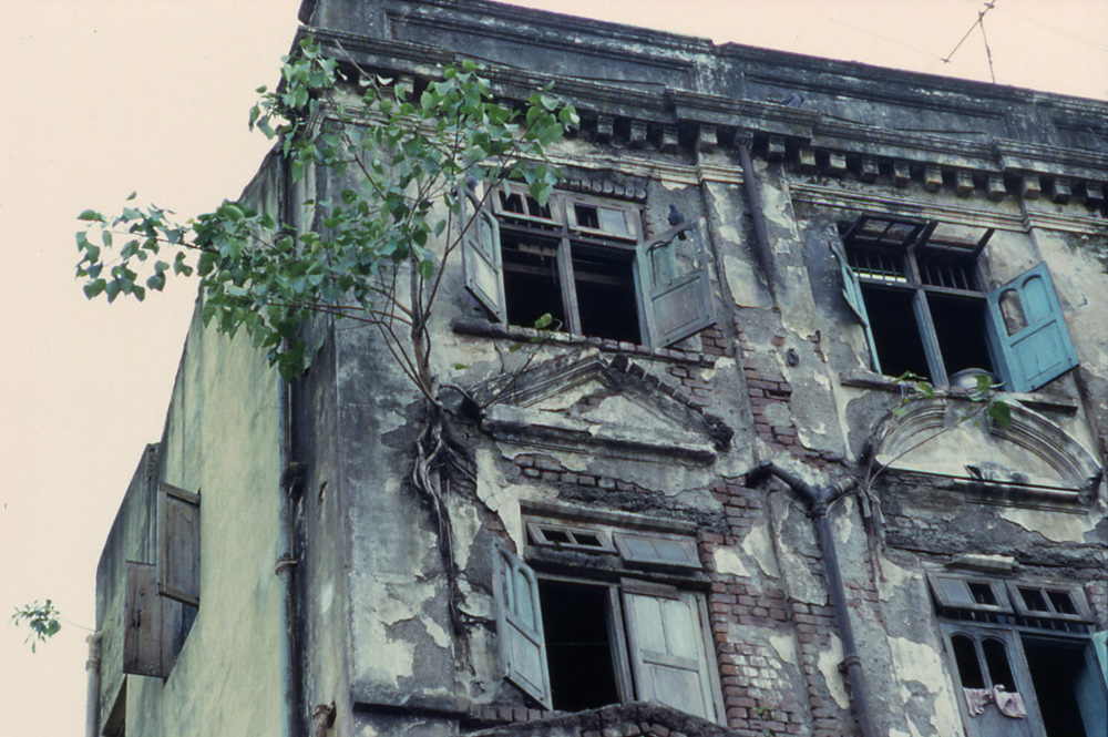 A blok's corner. Mumbai, India 1974 - © Carlo Sacco