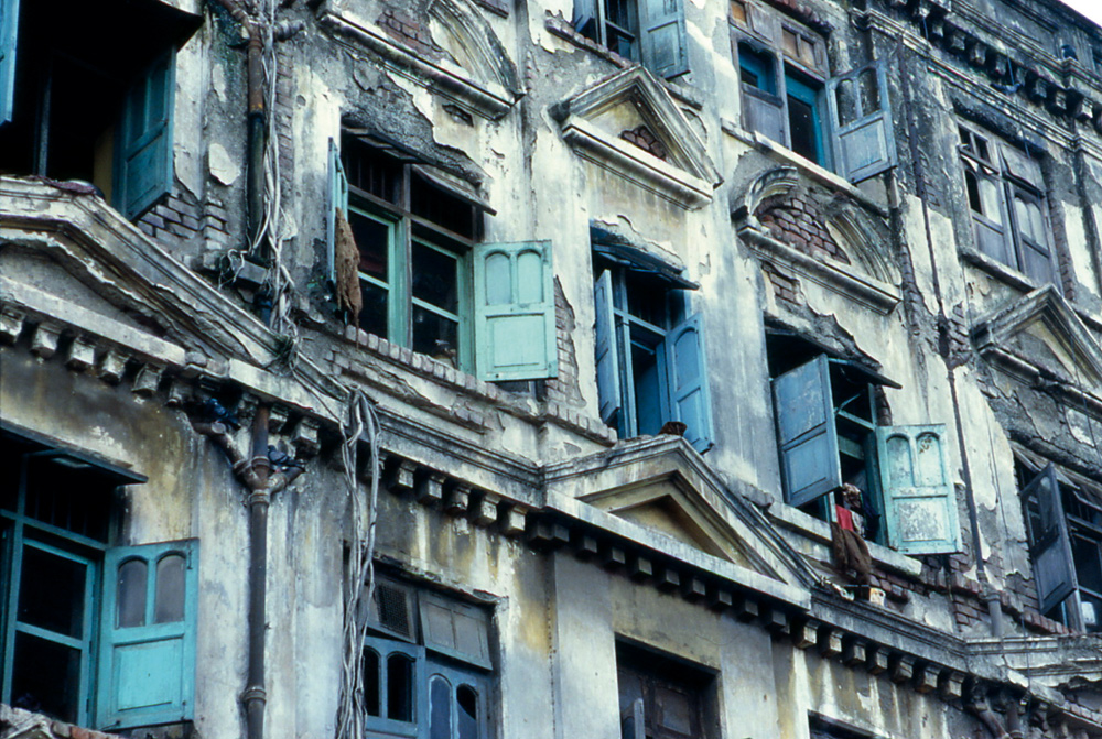 Fatiscency. A blok front near Kamathipura's area. Mumbai, India - © Carlo Sacco