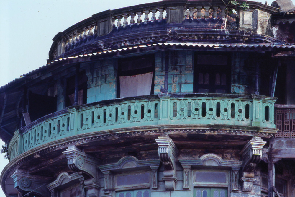 Full victorian style. Mumbai, India 1989 - © Carlo Sacco