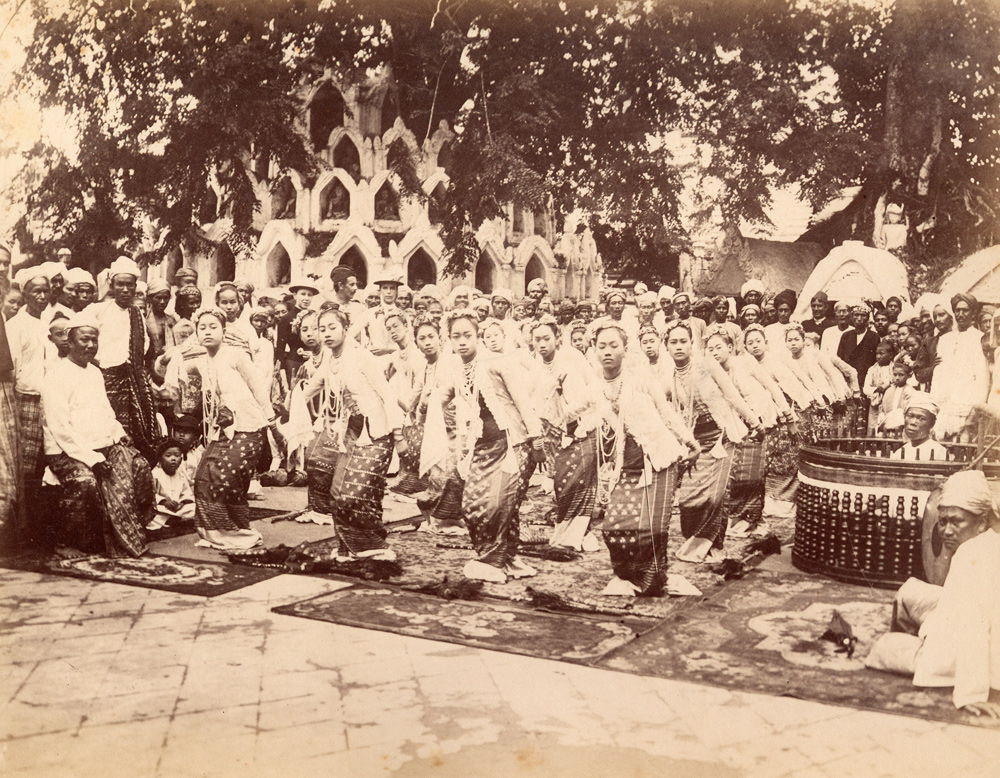 Albumen. Dancing women, Burma - Photographer unknown 1880