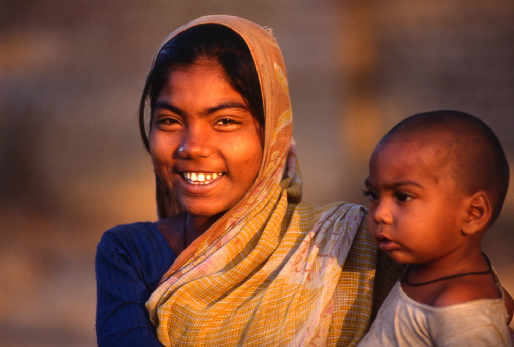 Mother and child. Varanasi, India 1991 - © Carlo Sacco