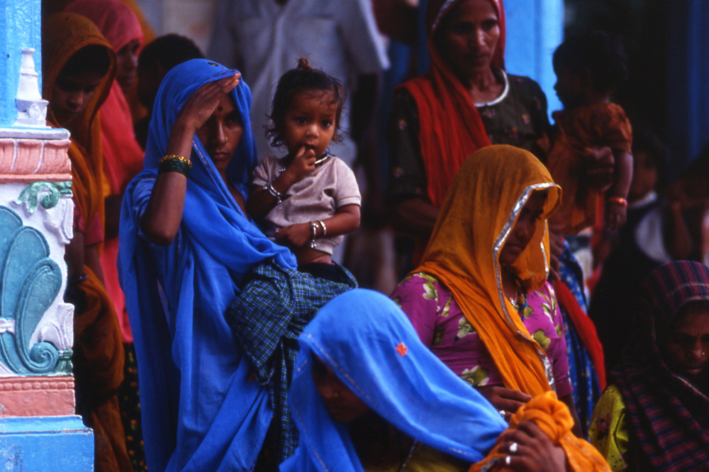 Colours out of Temple of Brahma. Puskhar, Rajasthan, India 1991 - © Carlo Sacco