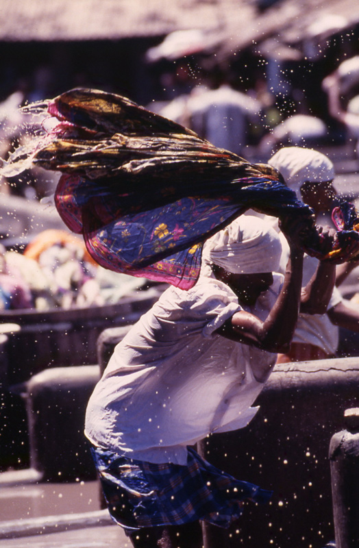 Light's transparencies at Dhobi Ghat. Mumbai, India 1998 - © Carlo Sacco