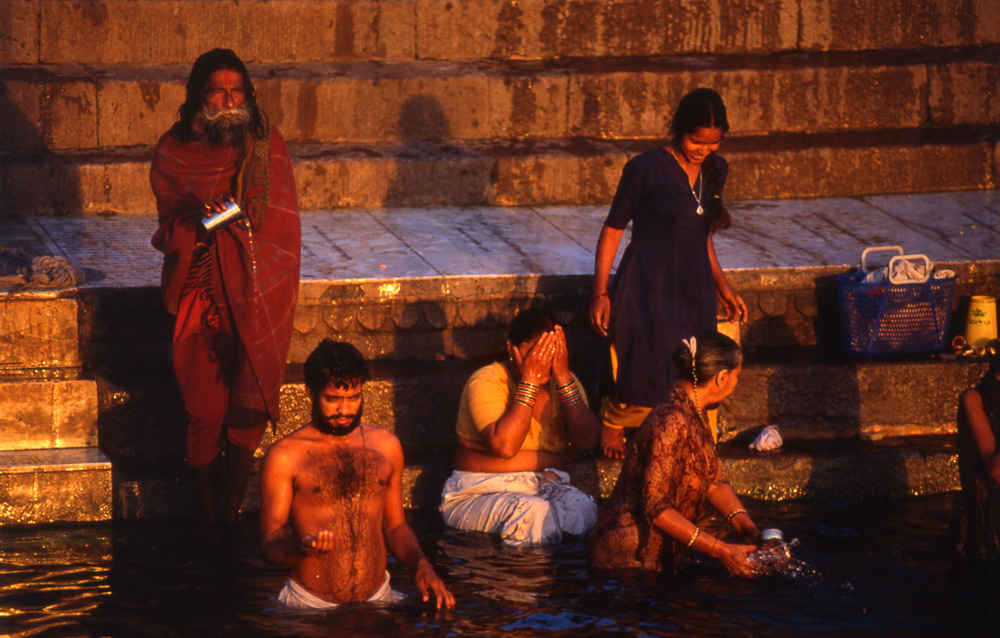 Magic moments at sunrise. Varanasi, India 1991 - © Carlo Sacco