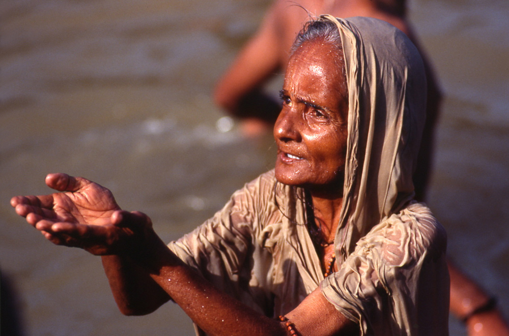 Asking to Shiva. Varanasi, India 1991 - © Carlo Sacco