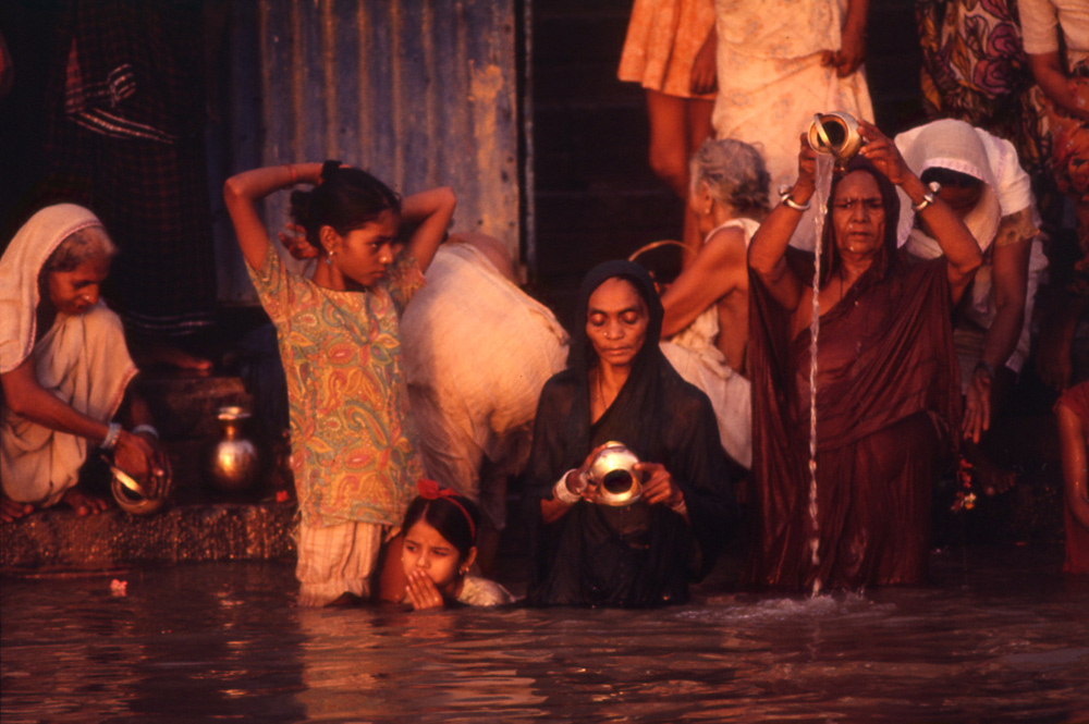 A Degas on Ganges. Varanasi, India 1971 - © Carlo Sacco