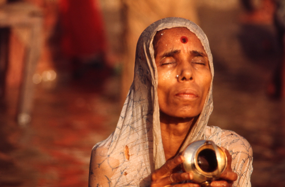 Feeling Lord Shiva. Varanasi, India 1971 - © Carlo Sacco