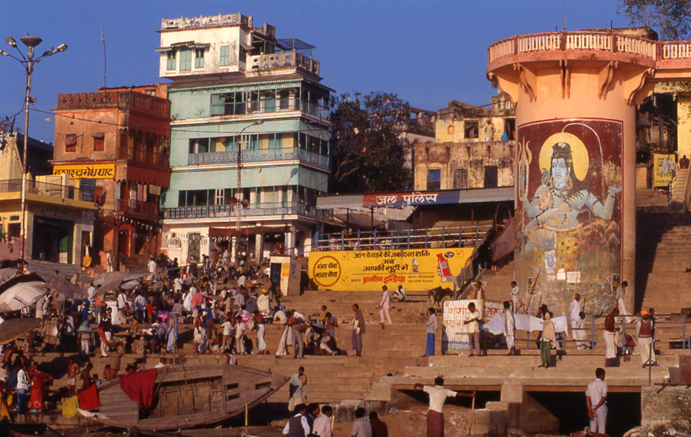 Yellow light on the ghats. Varanasi, India 1991 - © Carlo Sacco