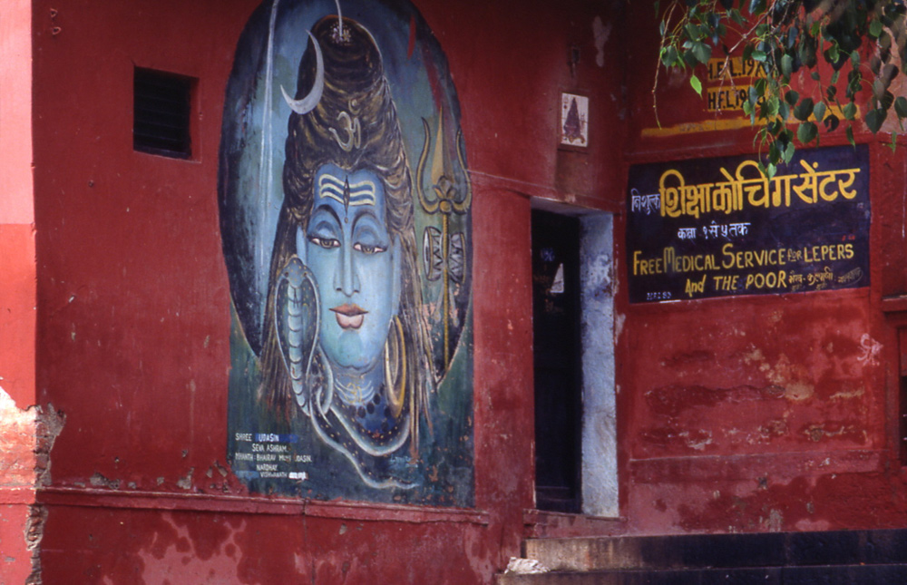 Free medical service for lepers and the poor. Varanasi, India 1991 - © Carlo Sacco