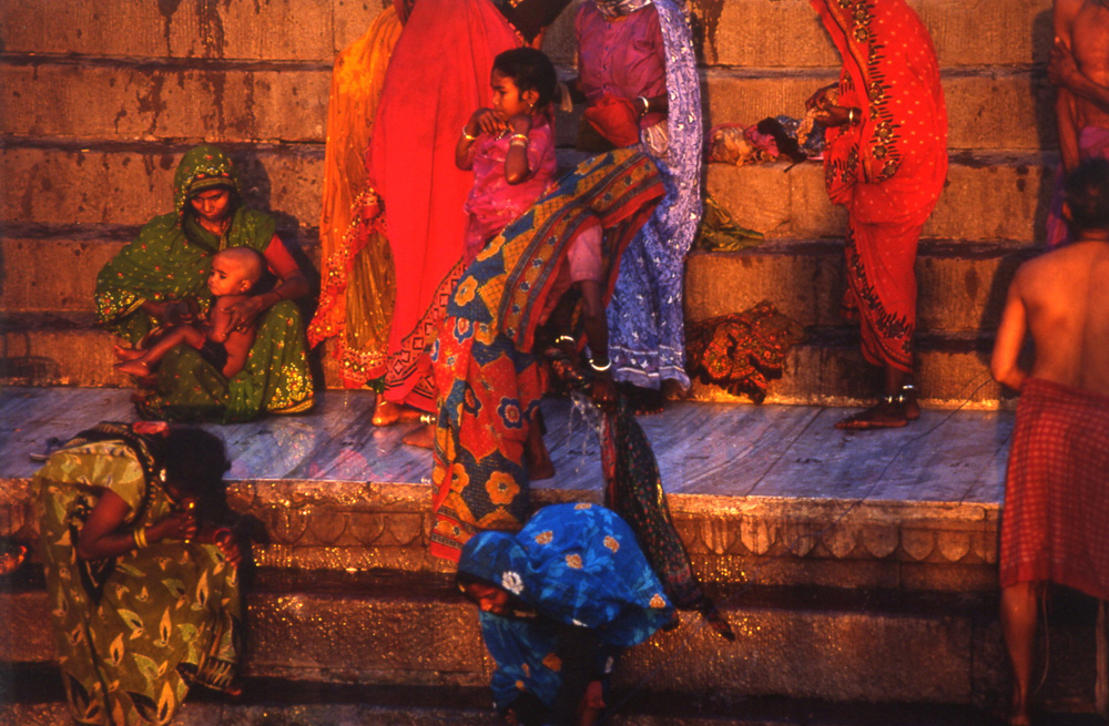 Ghats at sunrise. Varanasi, India 1991 - © Carlo Sacco