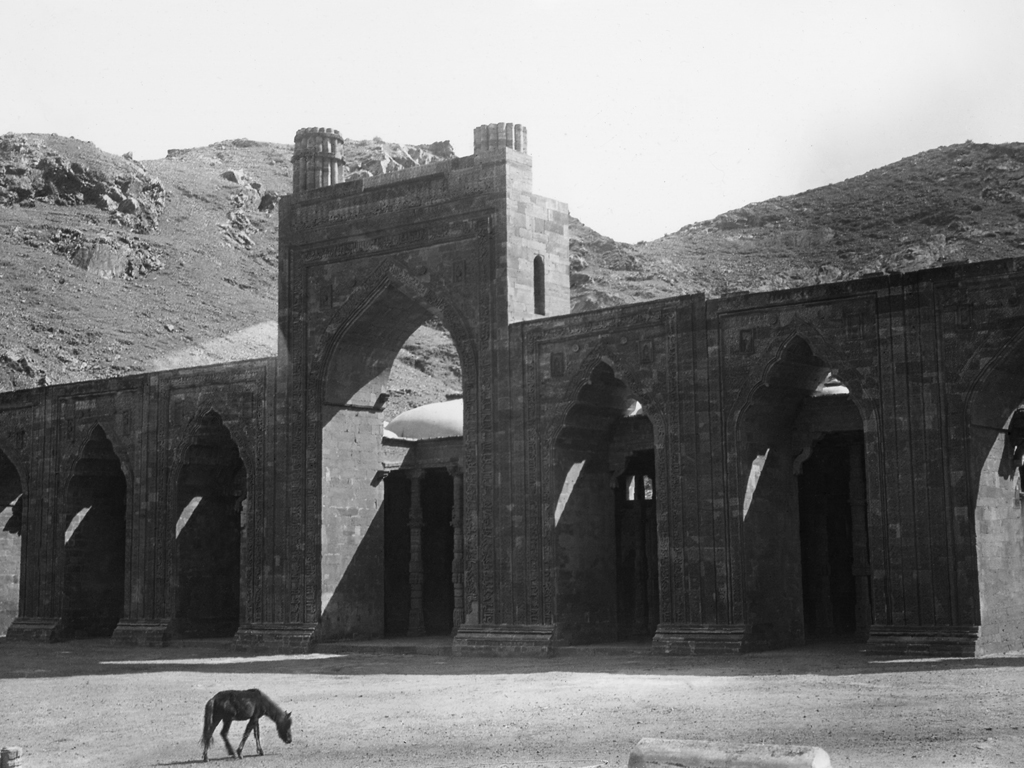 Very rare picture showing Adhai Din Mosque. Ajmer, India 1910 ca