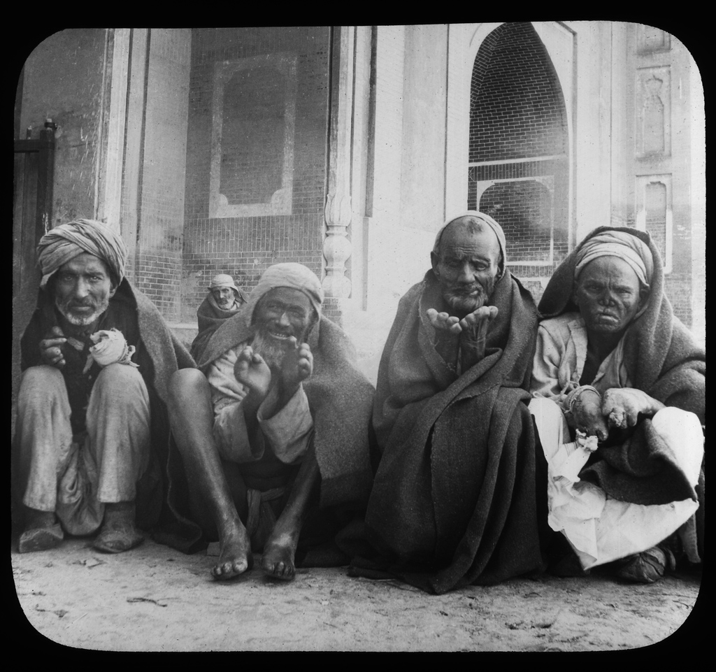 Lepros beggars in a foggy morning. India 1900 ca