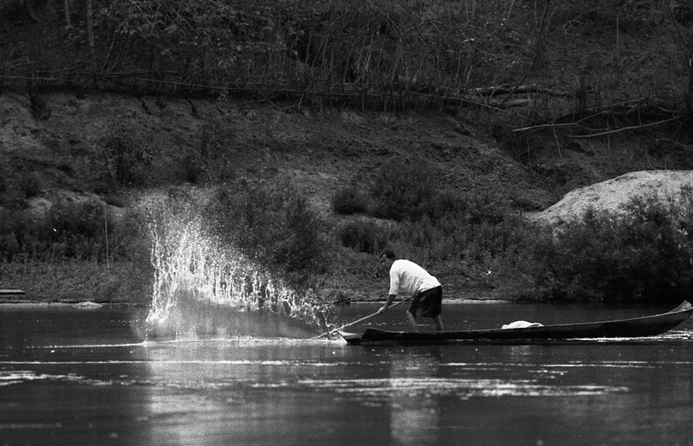  Cleaning of fishing nets. Laos 2008 - © Carlo Sacco