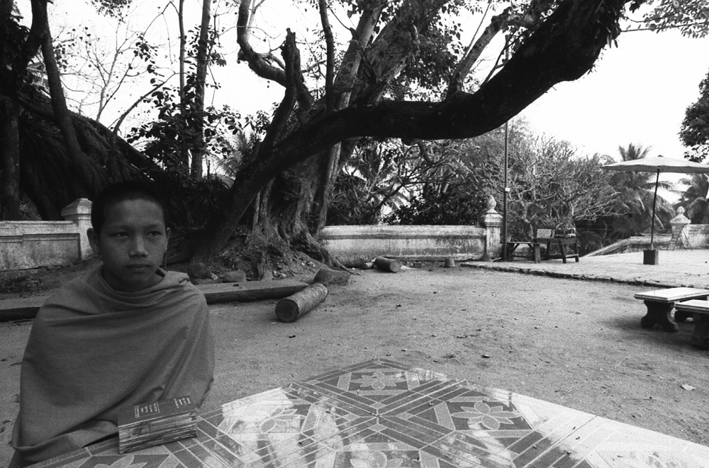 Bonze inside his temple. Luang Prabang, Laos 2008 - © Carlo Sacco