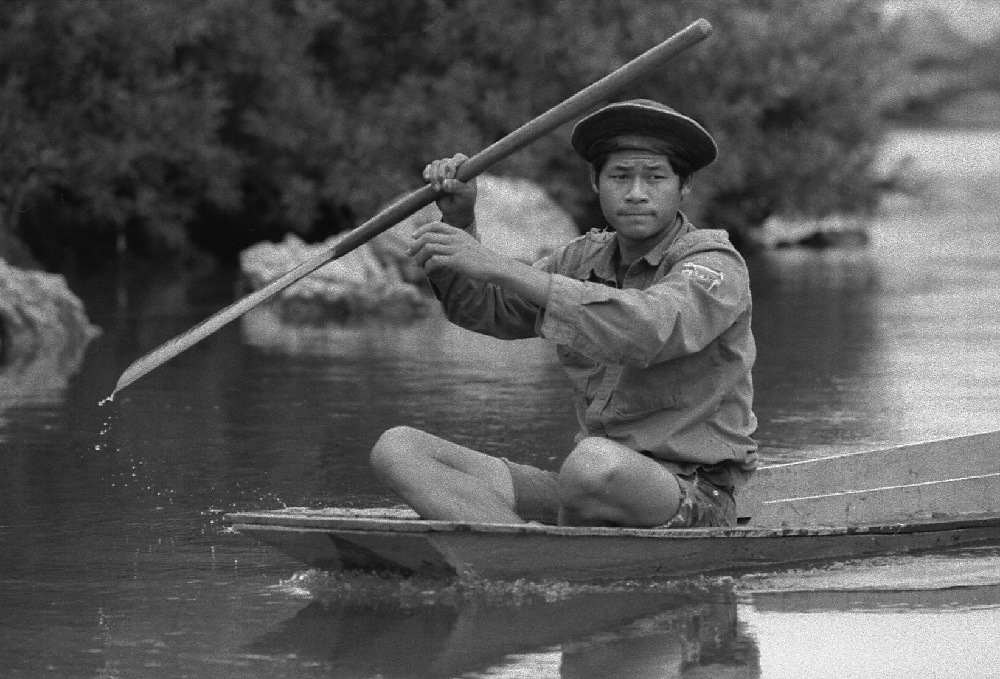 Fisherman. Nam Ou, Laos 2008 - © Carlo Sacco