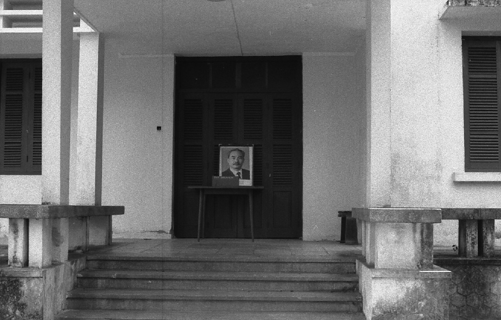 Entrance to Souphannouvong private home. Laos 2008 - © Carlo Sacco