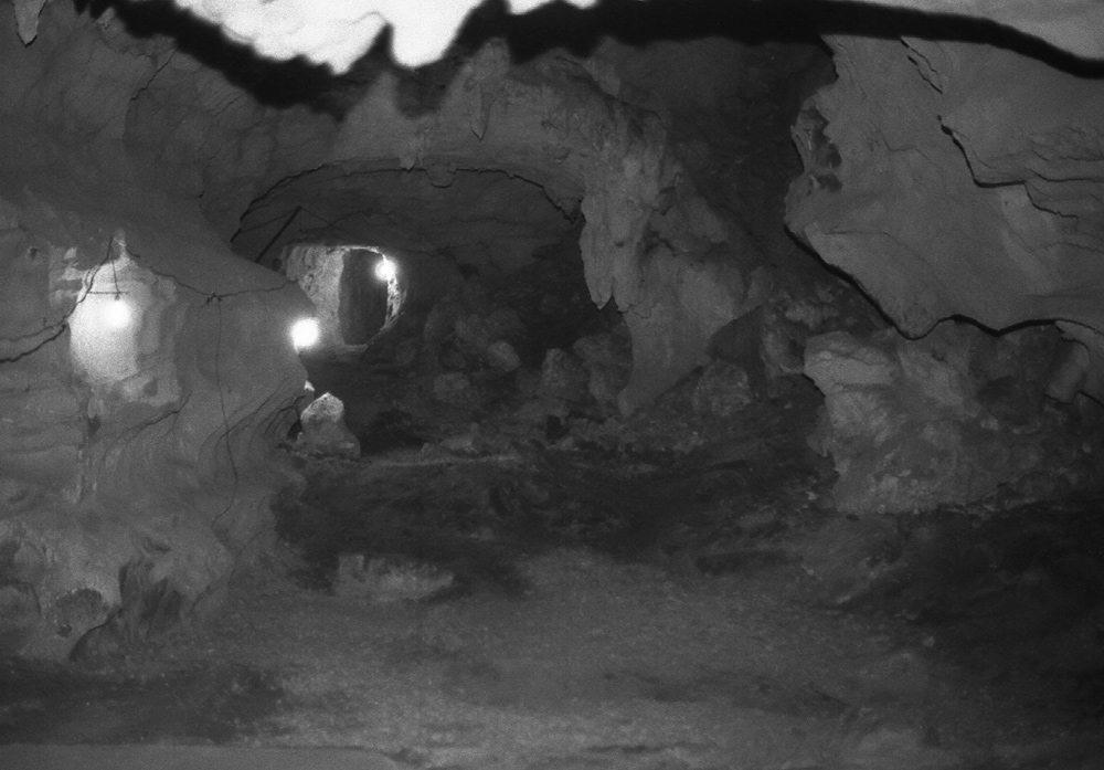 Patet Lao caves. Start of deep. Laos 2008 - © Carlo Sacco