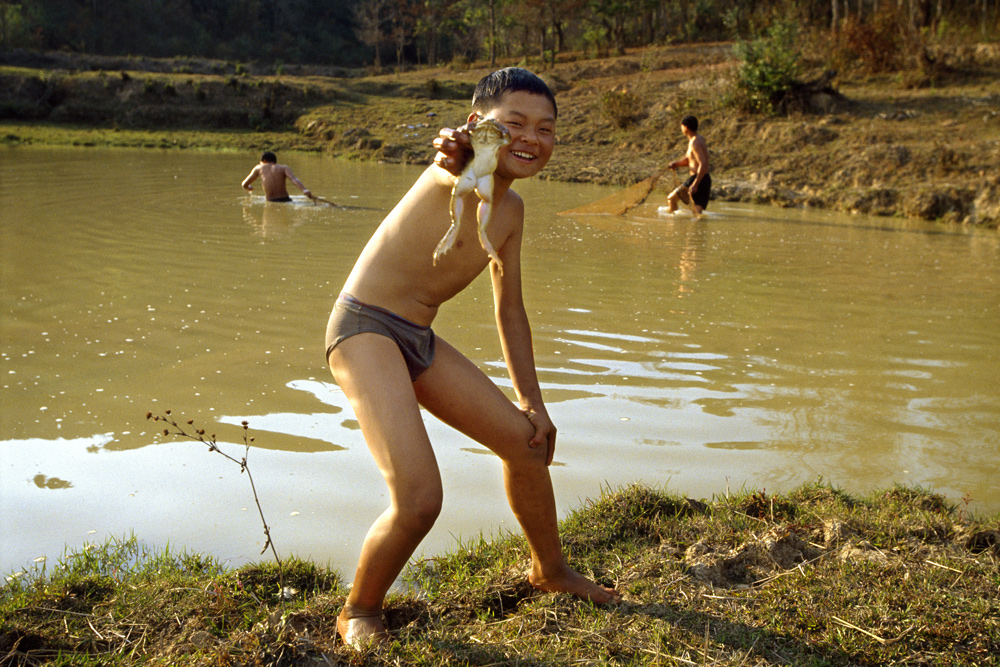 Frogs hunter. Ban Sala, Ponsavan, Laos 2008 - © Carlo Sacco