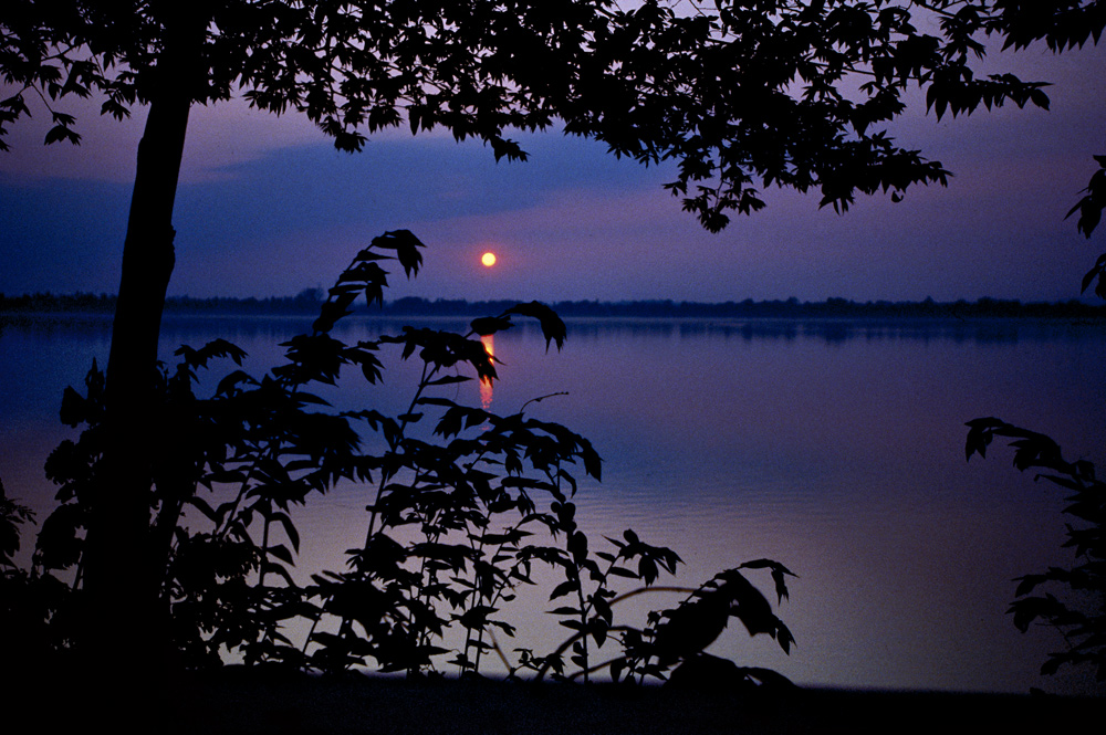 Mekong sunrise from Suchitra at Champasak. Laos 2008 - © Carlo Sacco