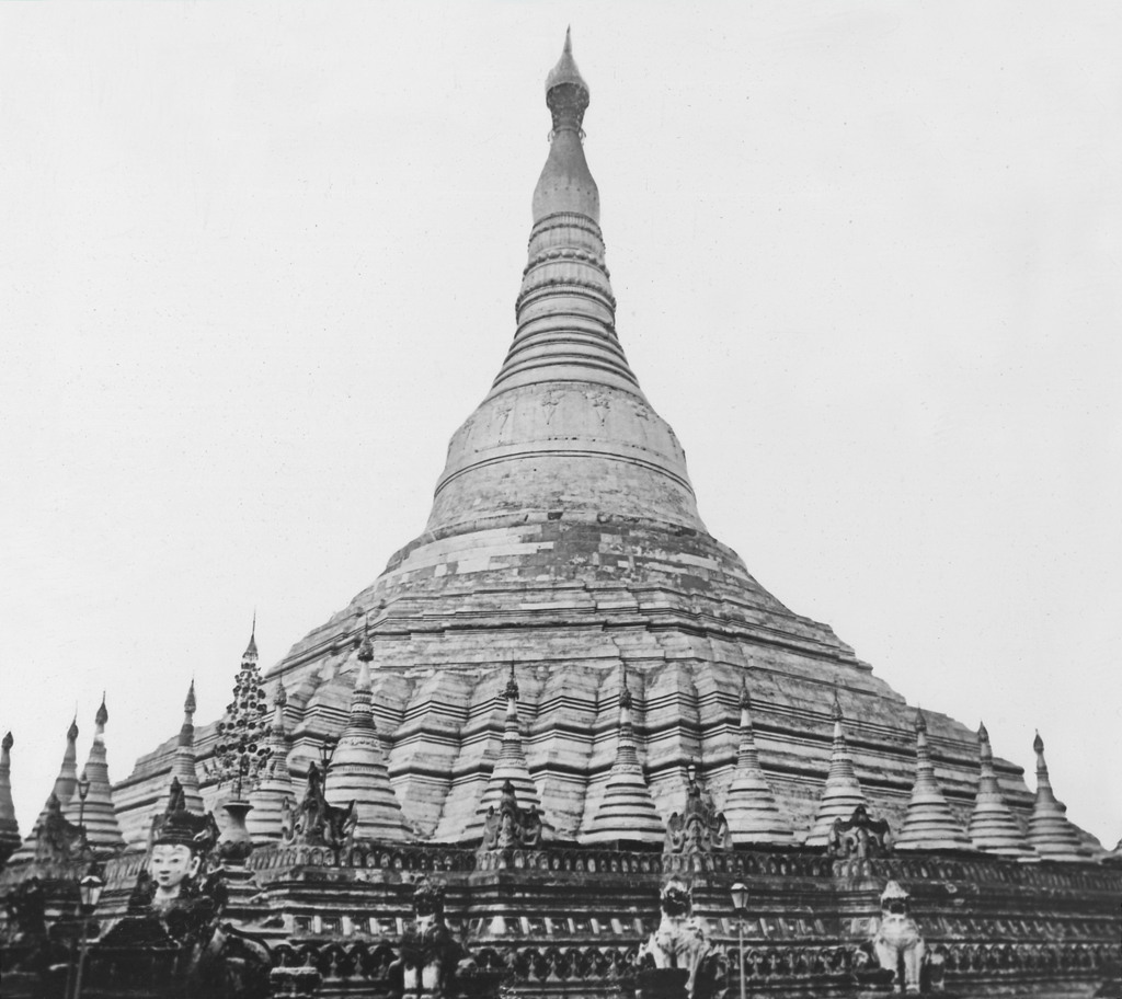 Schwe Dagon Pagoda. Burma. Rangoon. 1890 ca