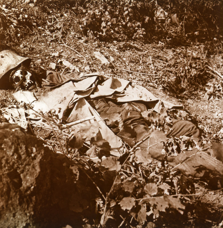 Dead body of a german soldier, 1916 - © Carlo Sacco