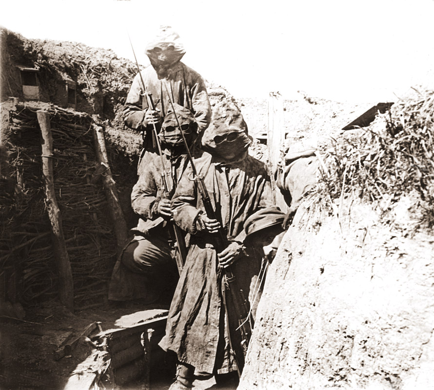 Ready for gas attack - © Carlo Sacco