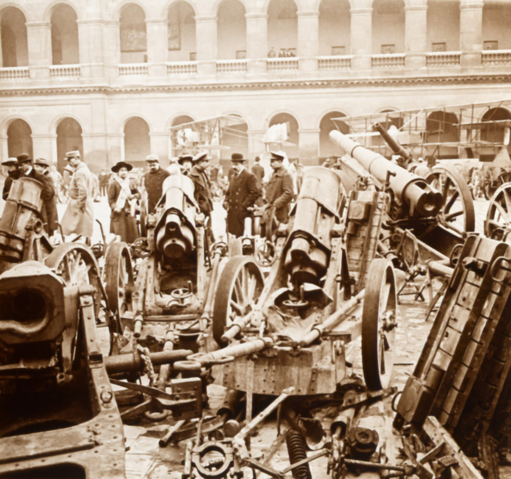 German Guns captured on Champagne, 1916 - © Carlo Sacco