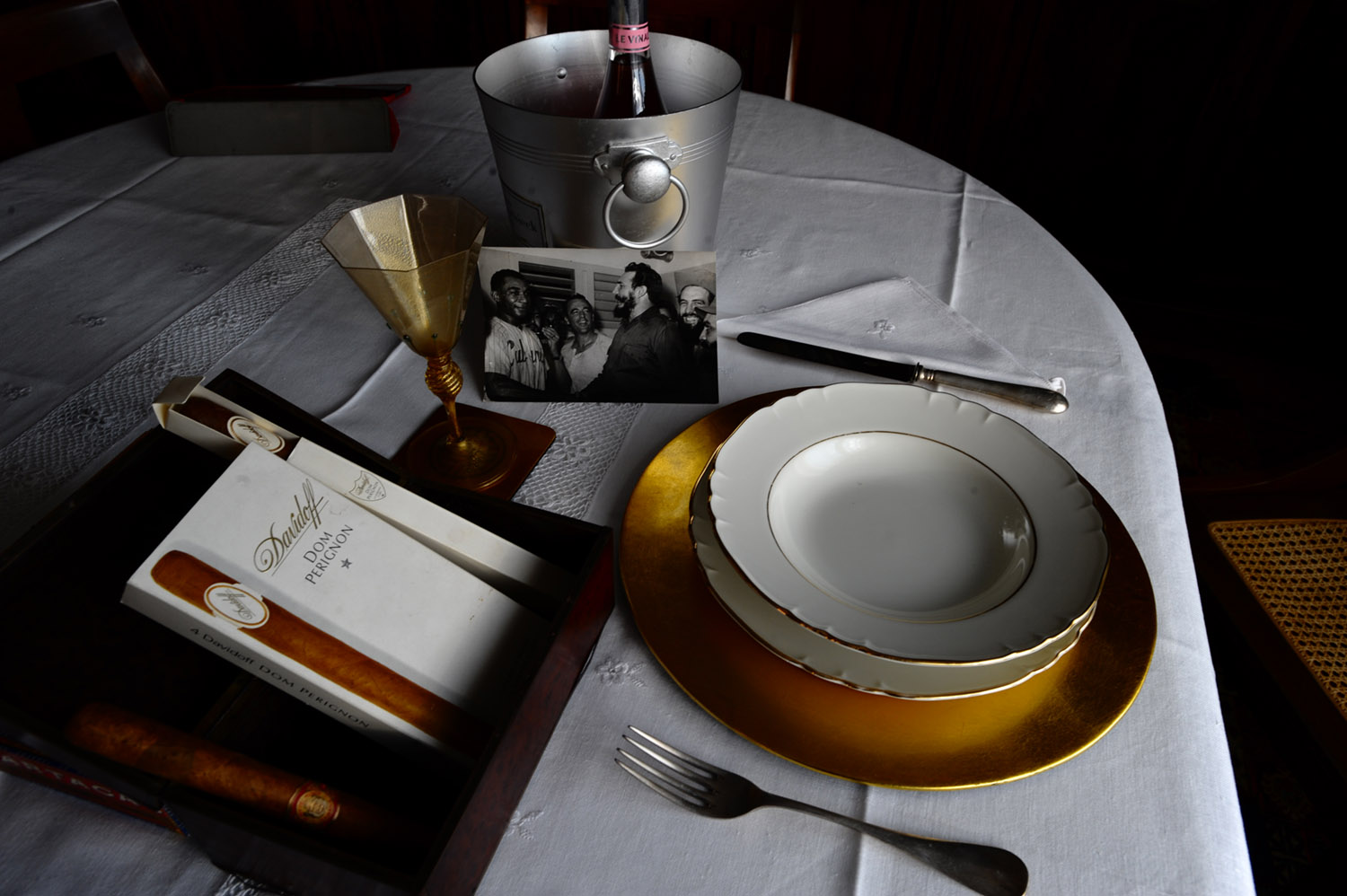 Davidoff Dom Perignon Cigar on the table with Fidel Castro Korda's photograph. Carlo Sacco Collection.
