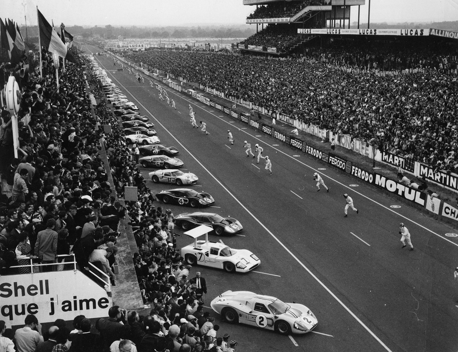 Departure of 1967  Le Mans 24 Hours endurance race. Carlo Sacco Collection.