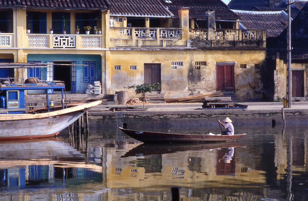 A moment of a colonial athmosphere. Hoi An, Vietnam 2000 - © Carlo Sacco
