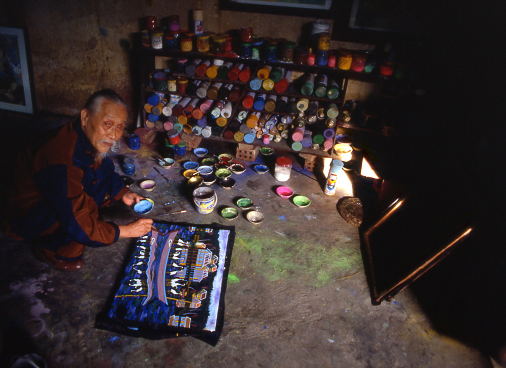 Painter Nguyen Van Ky inside his studio at 122 Thai Hoc., Hoi An, Vietnam 2000 - © Carlo Sacco